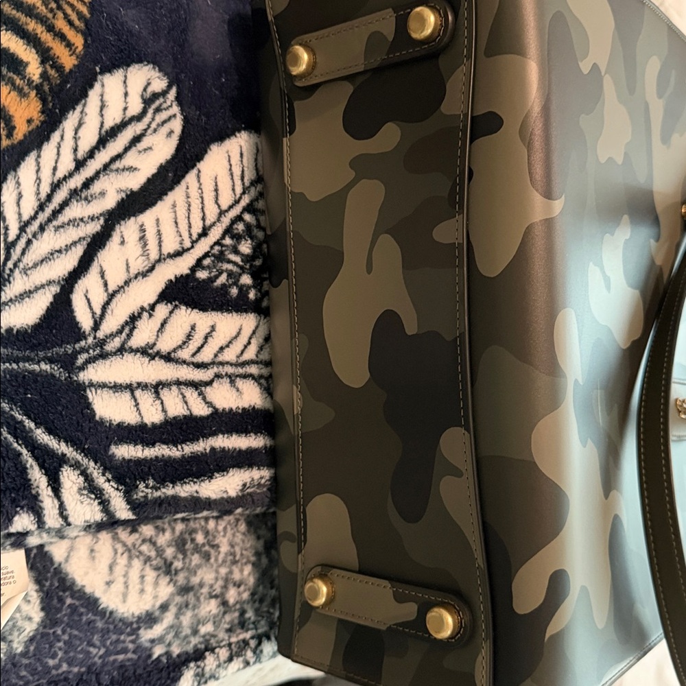 Rogue Bag With Camo Print *Includes all straps* Never Used - Picture 11 of 14